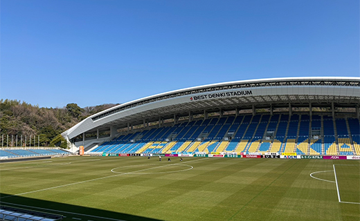 メインスタンド指定(M2)から見えるスタジアム写真