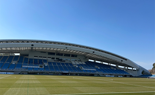 ピッチサイドシート指定(B6)から見えるスタジアム写真
