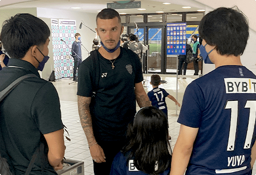 【試合後】試合後に選手と記念写真撮影&交流