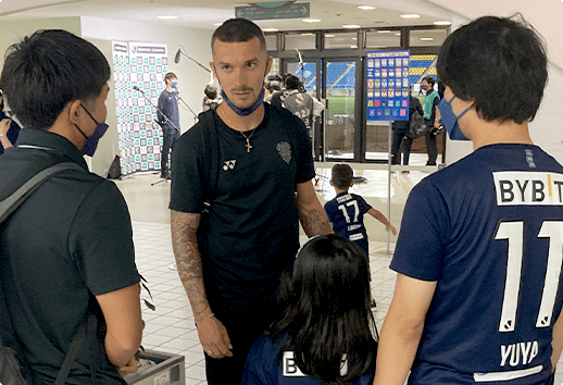 【試合後】試合後に選手と記念写真撮影＆交流